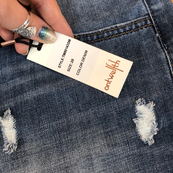 On thwelfth denim short cutoffs NWT frayed - Picture 3 of 5